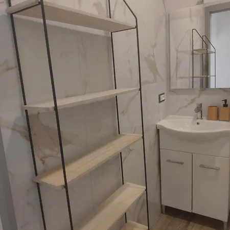 The Little Terrace Flat * لا سبيتسْيا