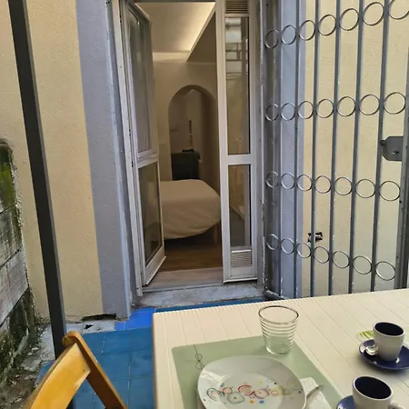 The Little Terrace Flat Apartment *